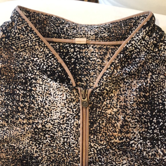 Tear Off Confetti pattern taupe neckline & sleeve piping zipper front blouse - Picture 3 of 10